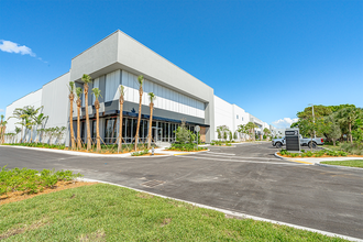 311 Racetrack Loop, Pompano Beach, FL for lease Interior Photo- Image 1 of 16