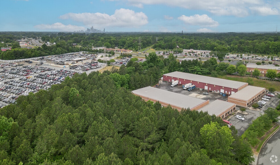 210 E Arrowhead Dr, Charlotte, NC for lease - Building Photo - Image 2 of 4
