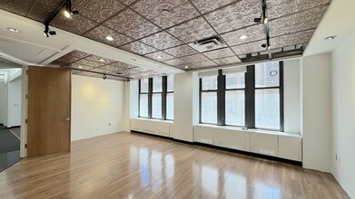 135 W 36th St, New York, NY for lease Interior Photo- Image 2 of 10