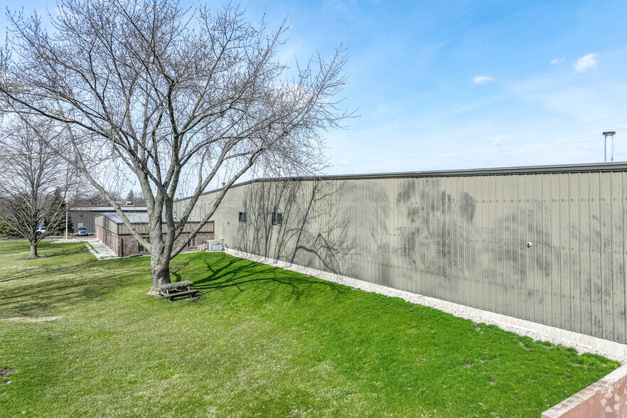 11220 E Main St, Huntley, IL for lease - Building Photo - Image 3 of 11