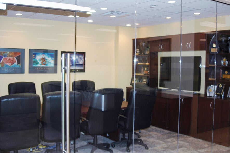 1120 E Kennedy Blvd, Tampa, FL for sale - Interior Photo - Image 2 of 31