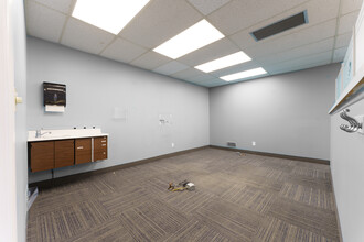 496 W Ann Arbor Trl, Plymouth, MI for lease Interior Photo- Image 2 of 8