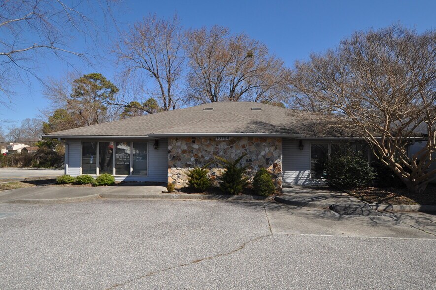 13784 Warwick Blvd, Newport News, VA for sale - Building Photo - Image 2 of 18