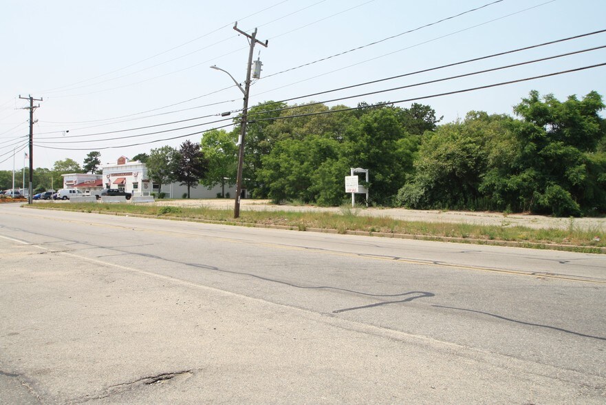 413 Nathan Ellis Hwy, Mashpee, MA for sale - Building Photo - Image 1 of 1