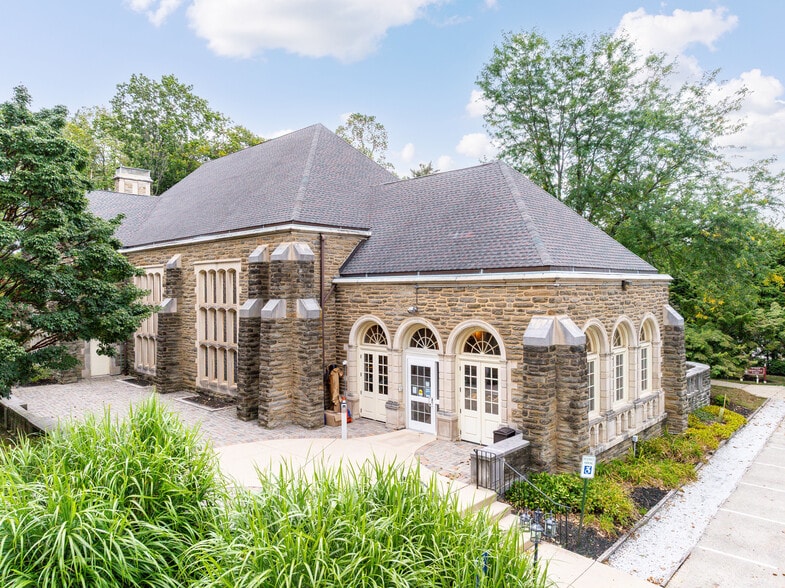 190-200 Camp Hill Rd portfolio of 2 properties for sale on LoopNet.com - Primary Photo - Image 1 of 2