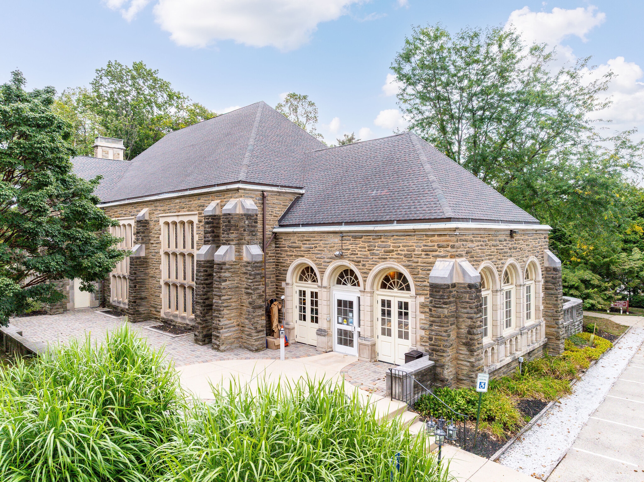 190 Camp Hill Rd, Fort Washington, PA for sale Primary Photo- Image 1 of 54