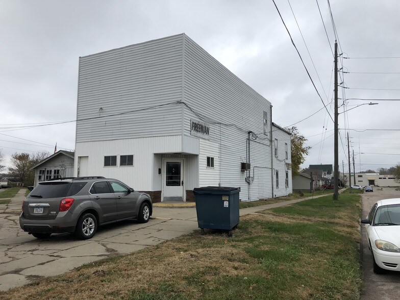 2423 Correctionville Rd, Sioux City, IA 51106