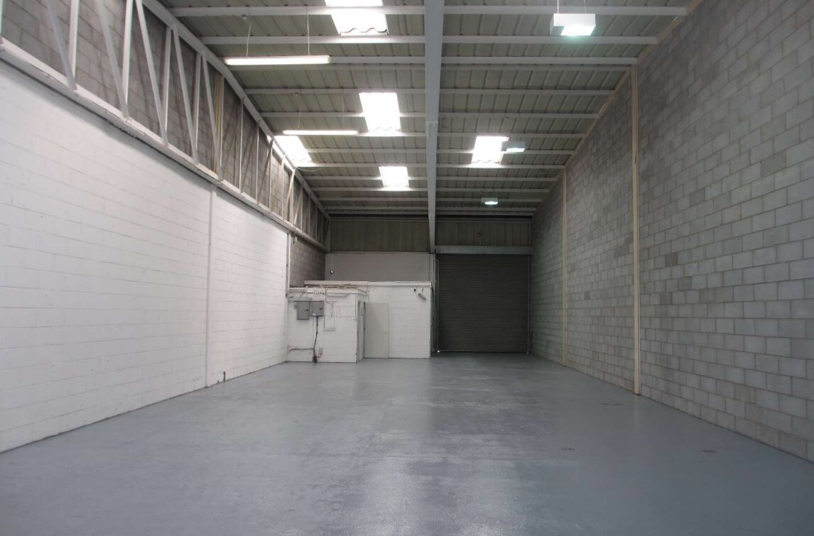 Oaks Dr, Newmarket for lease Interior Photo- Image 1 of 2