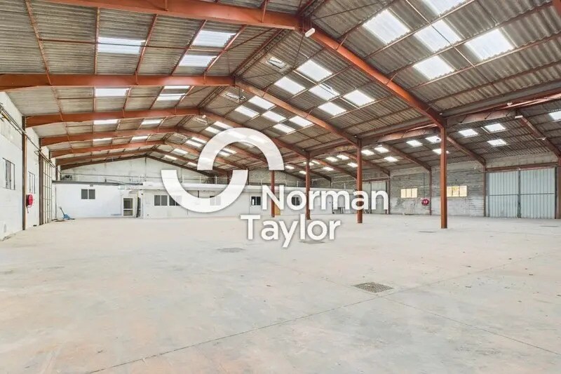 Flex in Perpignan for lease - Building Photo - Image 1 of 11