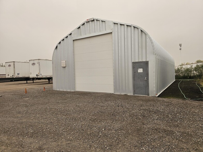 9415 44th St SE, Calgary, AB for sale - Building Photo - Image 2 of 6