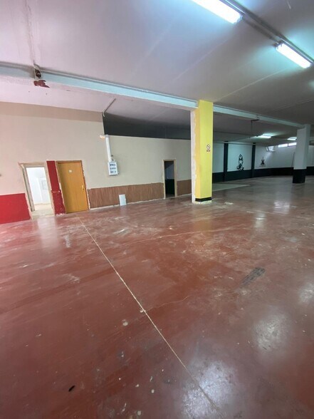 Industrial in Elche for sale - Building Photo - Image 2 of 6