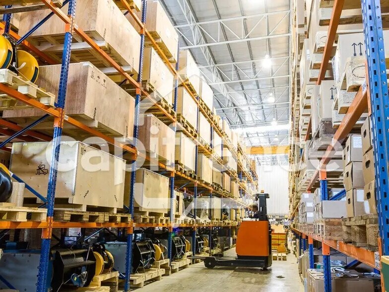 Industrial in Saint-Maurice-de-Beynost for lease - Interior Photo - Image 1 of 2