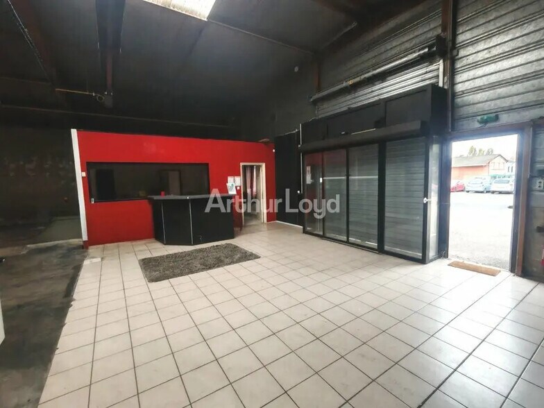 Flex in Saint-Martin-sur-le-Pré for lease - Interior Photo - Image 3 of 10