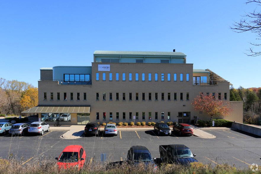 148 Manitou Dr, Kitchener, ON for lease - Building Photo - Image 2 of 22