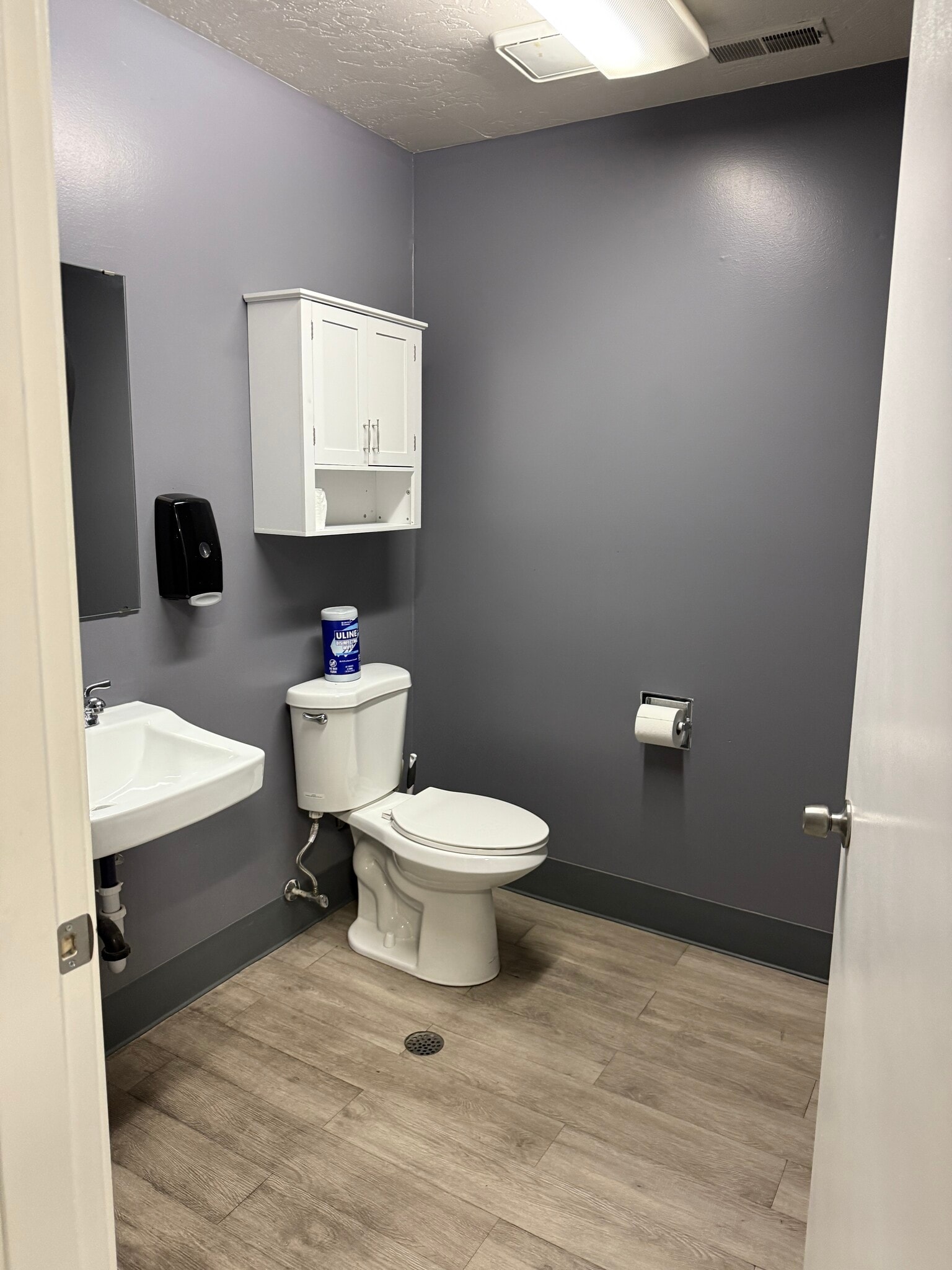 271 W 2950 S, Salt Lake City, UT for lease Interior Photo- Image 1 of 6