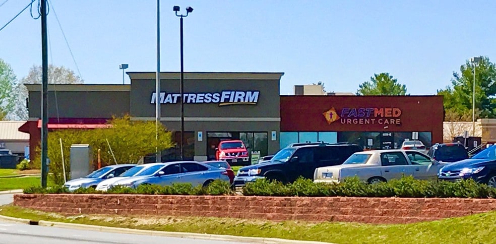 1024 S Main St, Kernersville, NC for lease - Primary Photo - Image 1 of 7