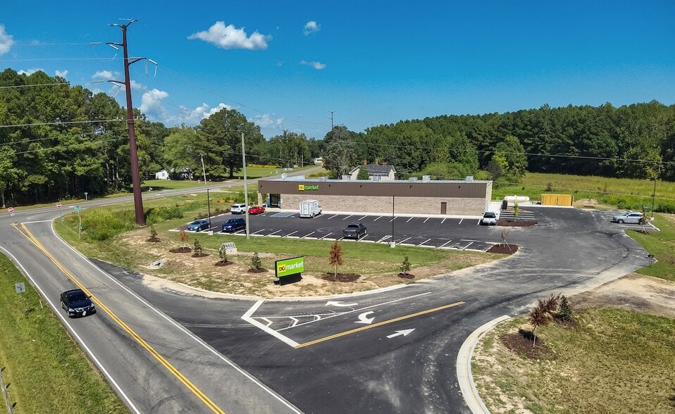 2022 Greys Point Rd, Topping, VA for sale - Building Photo - Image 3 of 5