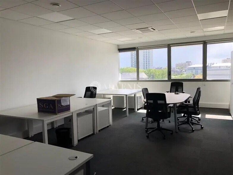 Office in Tours for lease - Interior Photo - Image 2 of 6