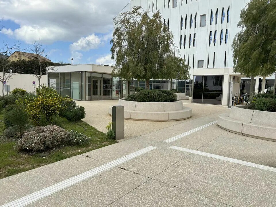 Office in La Ciotat for lease Building Photo- Image 1 of 26