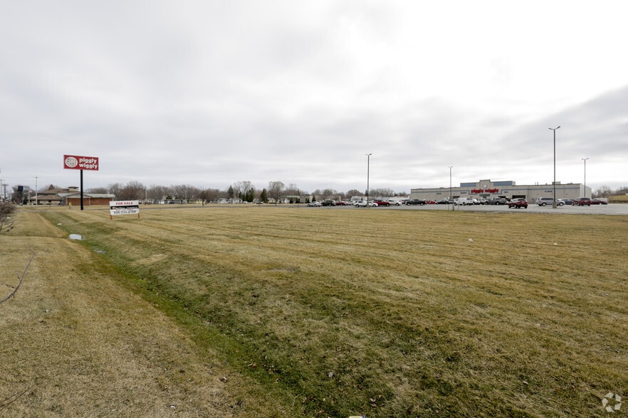 507 E Murdock Ave, Oshkosh, WI for sale - Primary Photo - Image 1 of 1