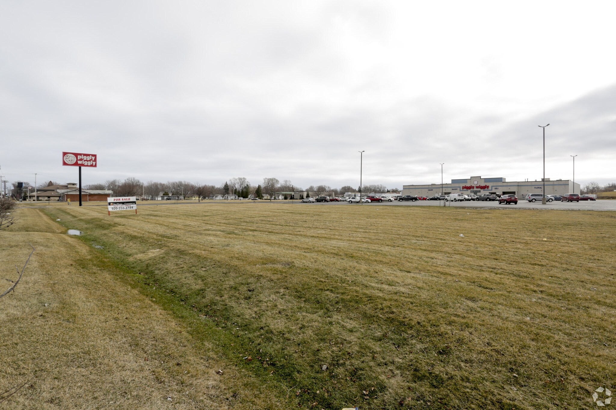 507 E Murdock Ave, Oshkosh, WI for sale Primary Photo- Image 1 of 2