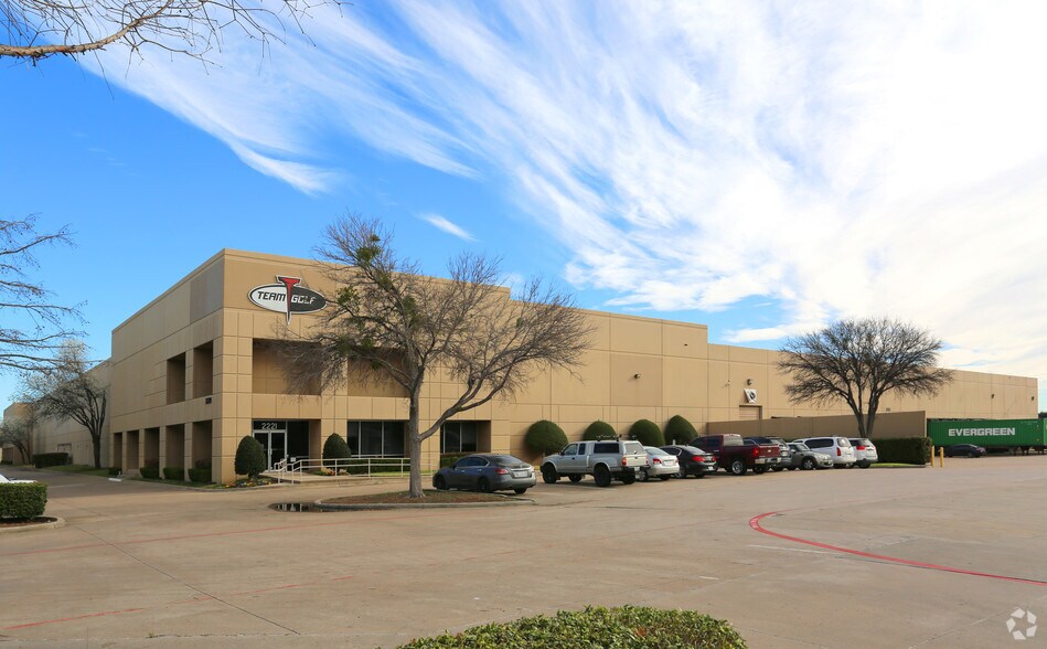 2201-2221 Luna Rd, Carrollton, TX for sale - Primary Photo - Image 1 of 1