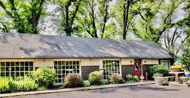 991 River Rd, Erwinna, PA for lease Interior Photo- Image 1 of 14