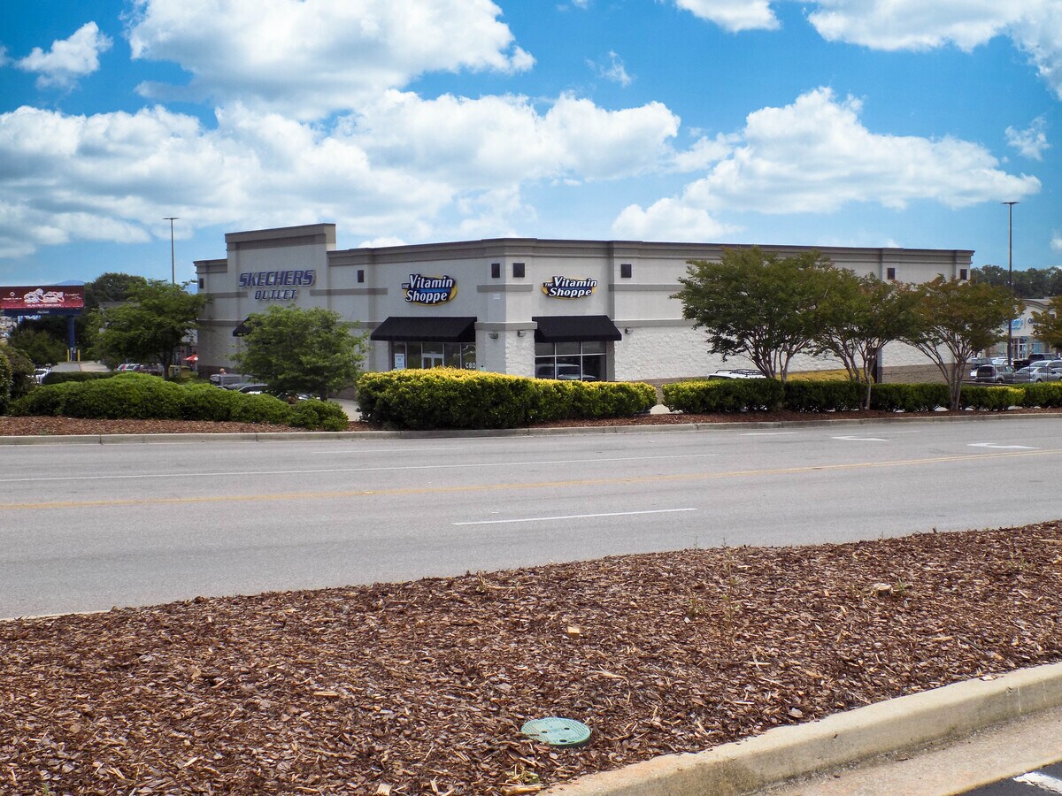 6275 University Dr NW, Huntsville, AL 35806