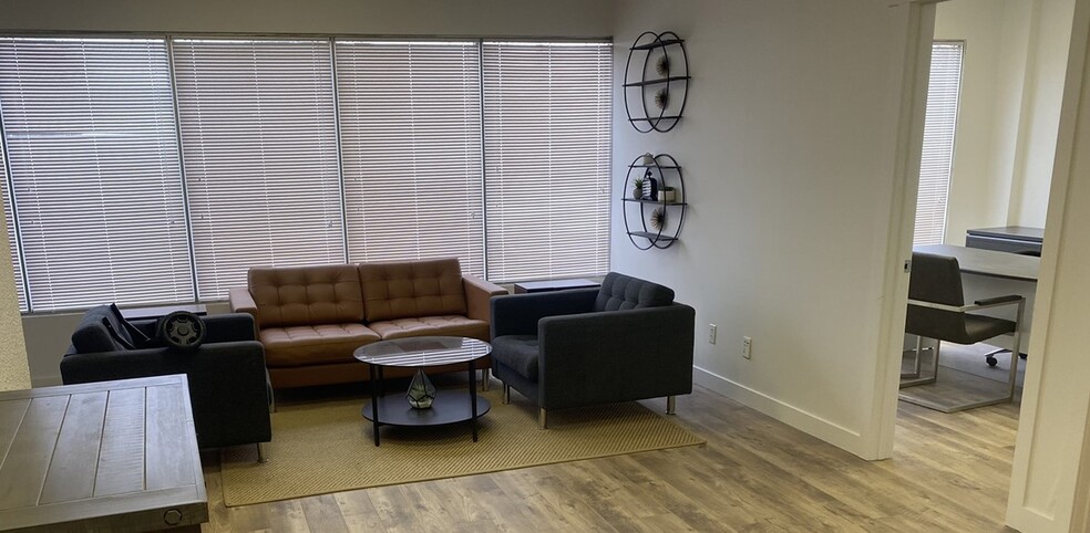 9741-9757 54 Av NW, Edmonton, AB for lease - Interior Photo - Image 2 of 3