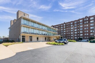 4100 Lindell Blvd, Saint Louis, MO for lease Building Photo- Image 2 of 9