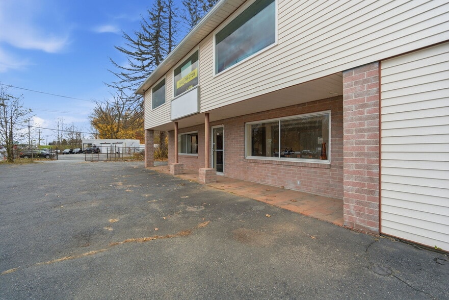 1632 Riverdale St, West Springfield, MA for sale - Building Photo - Image 2 of 16