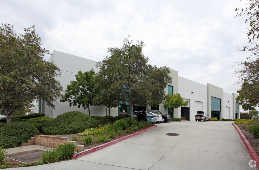 1330 Distribution Way, Vista, CA for sale - Primary Photo - Image 1 of 1