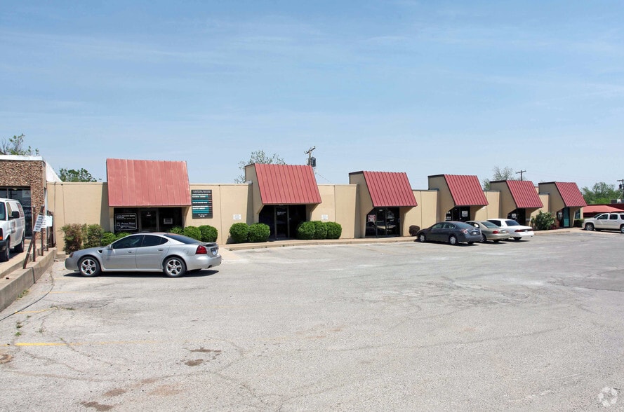 1509-1511 W Gore Blvd, Lawton, OK for lease - Building Photo - Image 1 of 22