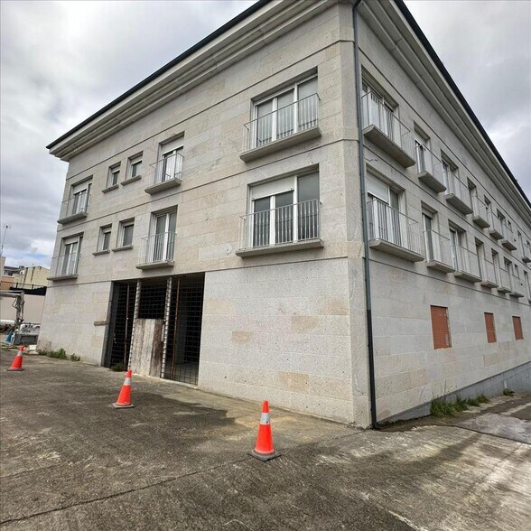 Retail in Barreiros for sale - Building Photo - Image 3 of 20