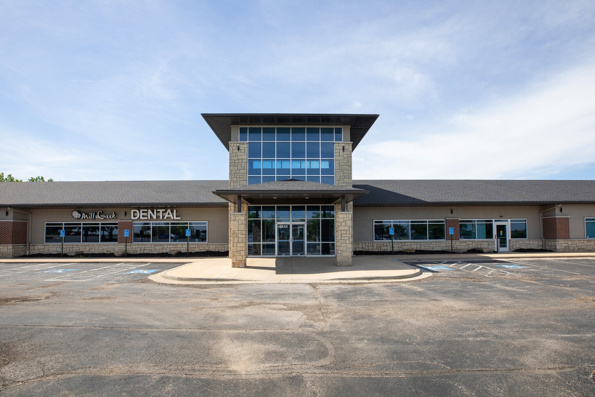 6828-6852 Silverheel St, Shawnee, KS for lease Building Photo- Image 1 of 7