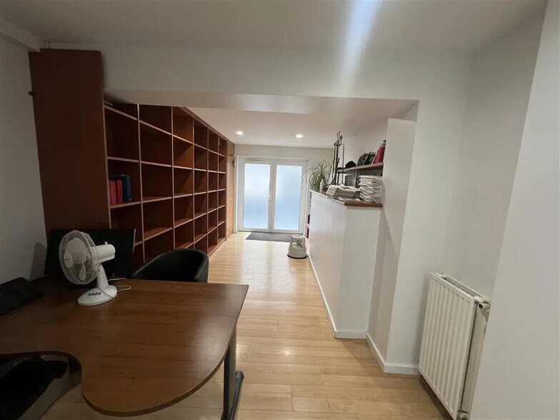 Retail in Paris for lease - Building Photo - Image 3 of 7