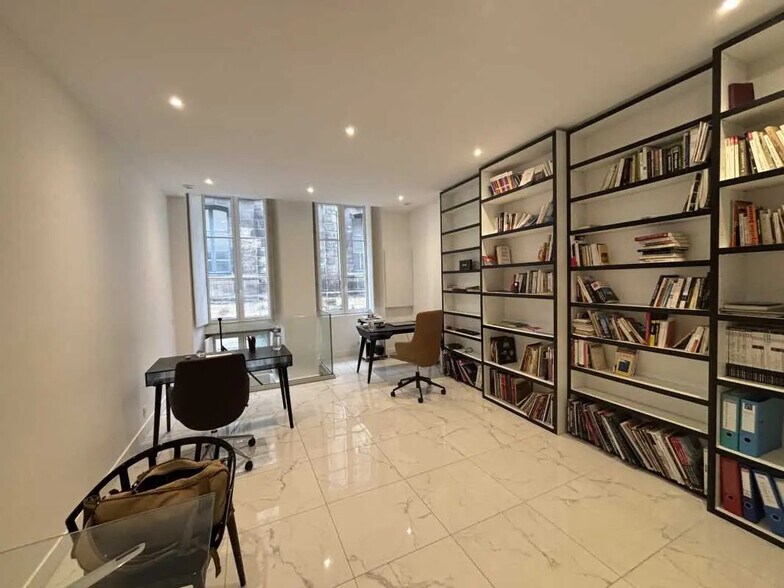 Office in Bordeaux for sale - Interior Photo - Image 2 of 10