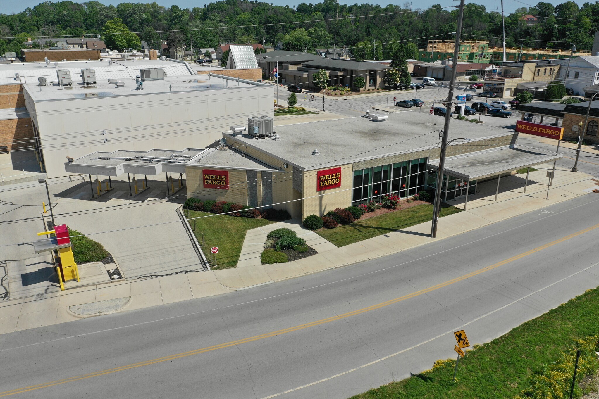 806 Monroe St, Sheboygan Falls, WI 53085 Wells Fargo Bank