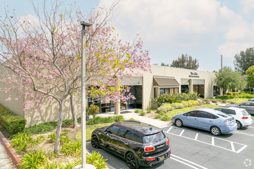 10005-10015 Muirlands Blvd, Irvine, CA for lease - Building Photo - Image 2 of 5