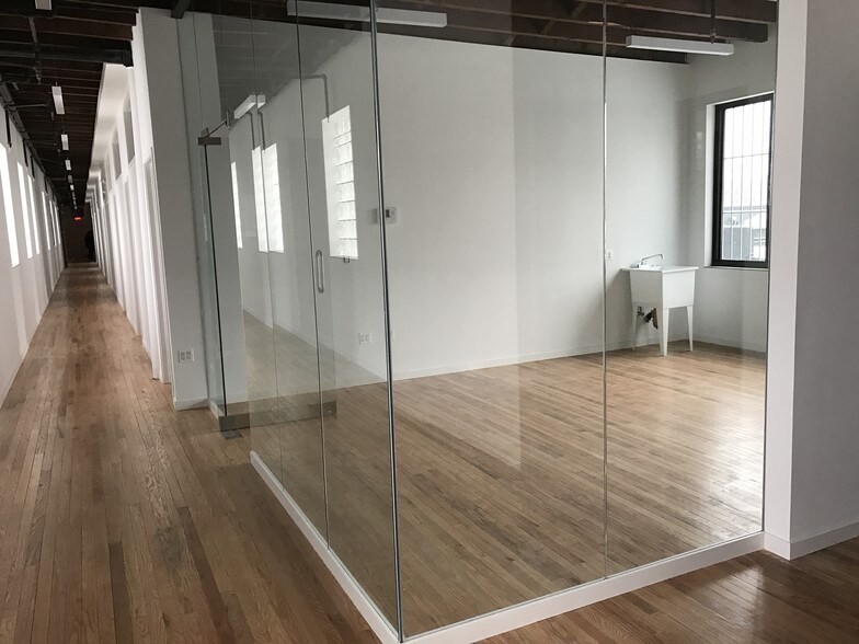 289 Meserole St, Brooklyn, NY for sale - Interior Photo - Image 1 of 1