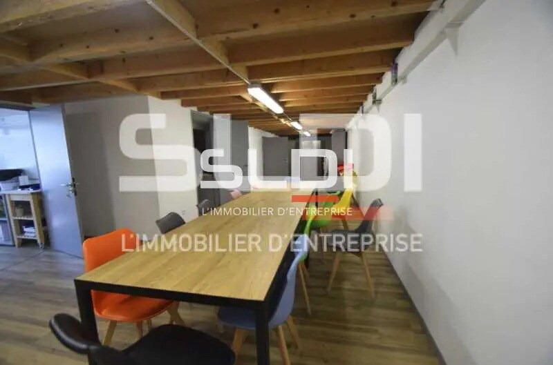 Office in Lyon for lease - Building Photo - Image 3 of 7