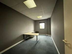 Office in Beauvais for lease Interior Photo- Image 2 of 4