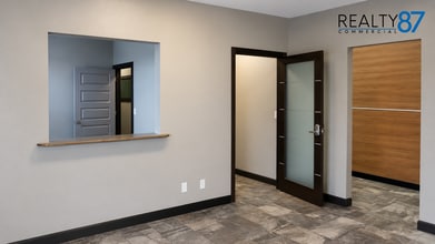 935 Boyson Ct NE, Hiawatha, IA for lease Interior Photo- Image 2 of 13