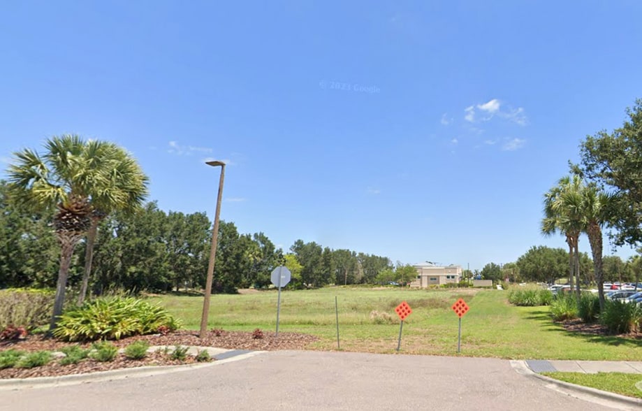 8240 Bee Ridge Rd, Sarasota, FL for sale - Building Photo - Image 2 of 9