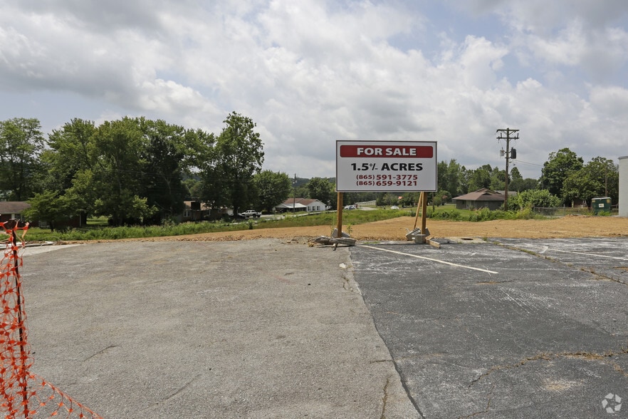 10241-10247 Chapman Hwy, Seymour, TN for lease - Building Photo - Image 2 of 4