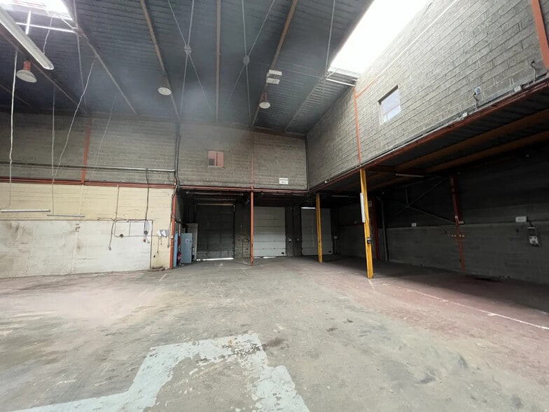 Flex in SAINT-OUEN-L'AUMONE for lease - Interior Photo - Image 3 of 6