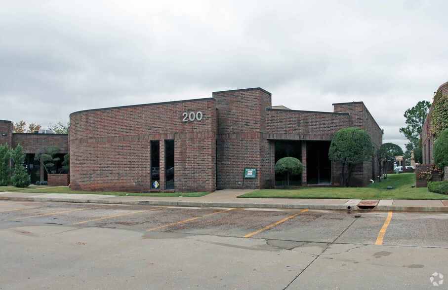 13301 N Meridian Ave, Oklahoma City, OK for lease - Primary Photo - Image 1 of 4
