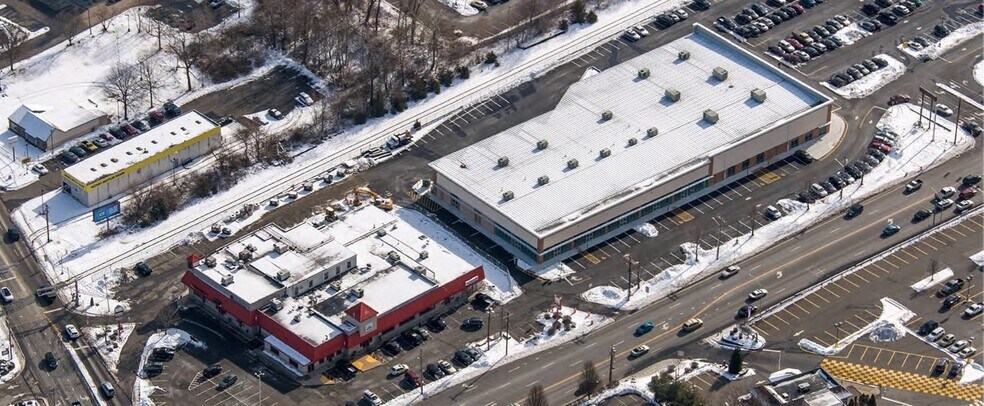 20-60 Pershing Dr, Derby, CT for lease - Building Photo - Image 2 of 7