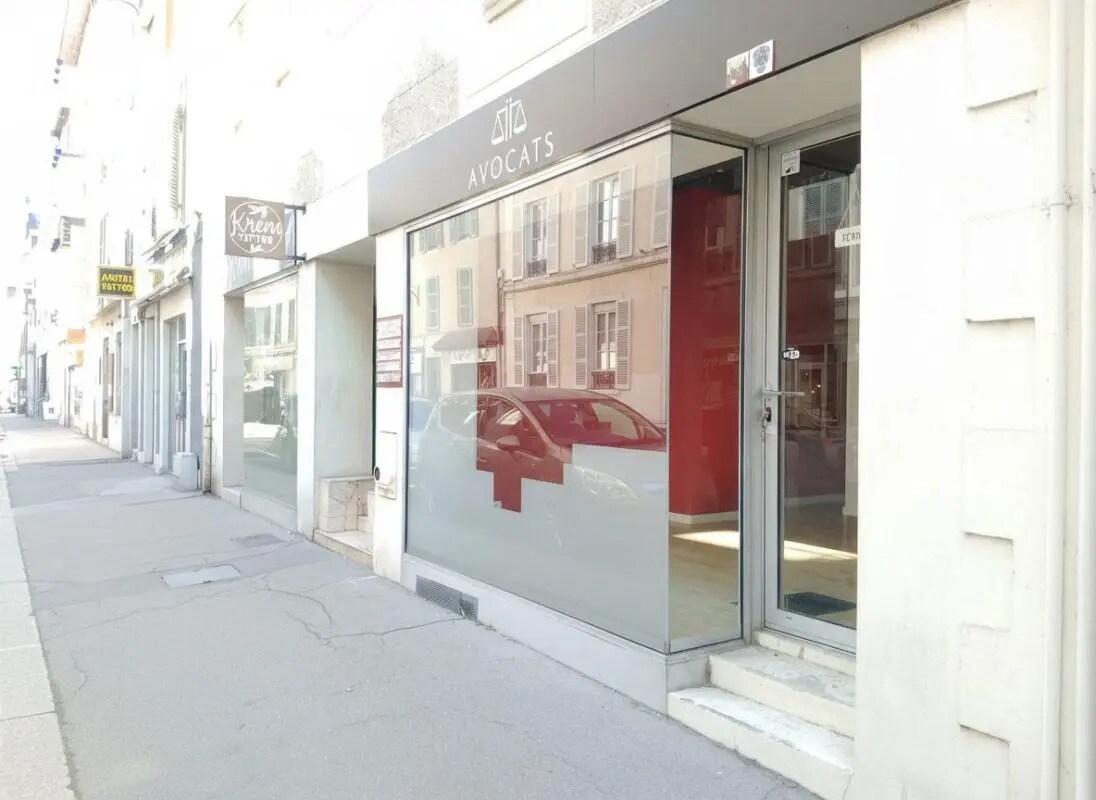 Retail in Pau for lease Building Photo- Image 1 of 7