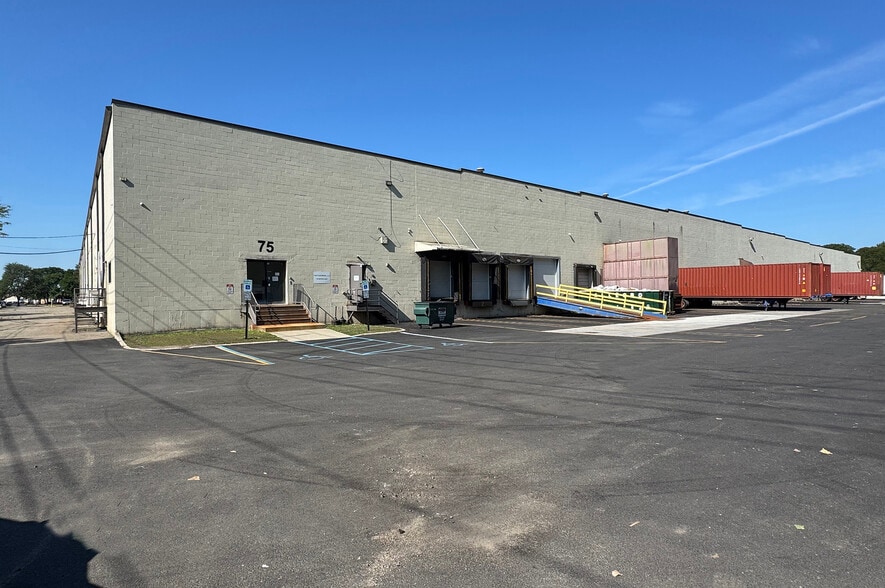75-85 Metro Way, Secaucus, NJ for lease - Building Photo - Image 1 of 4